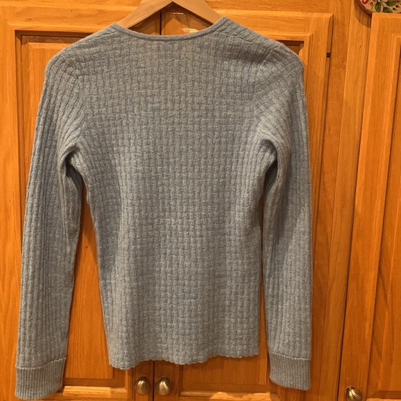 Light blue 100% cashmere sweater with buttons, worn once and in new condition - Picture 2 of 3